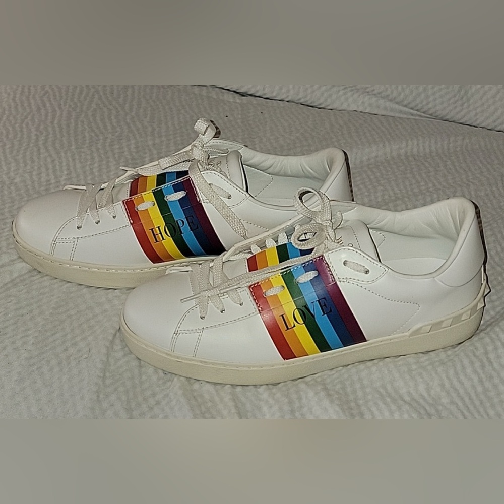 Valentino Garavani White Leather Rainbow Stripes Studded Sneakers Size 40 US 9.5 - Picture 3 of 6